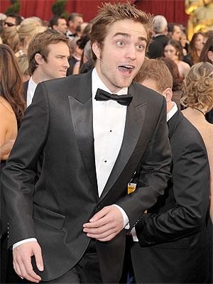 Robert Pattinson Met by Aliens??